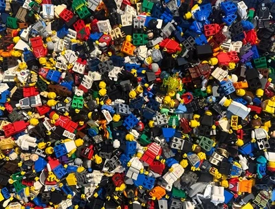 LEGO 1 POUND OF MINIFIGURES INCOMPLETE FIGURES & BODY PARTS 16 Oz Random - Image 1 of 4