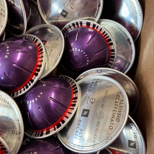 Nespresso Kapseln Vertuo Altissio Decaffeinato Dark Roast Espresso 50ct lose - Bild 1 von 2