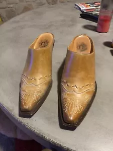 Charlie Horse Gold Boot Shoes Size 7 - Picture 1 of 3
