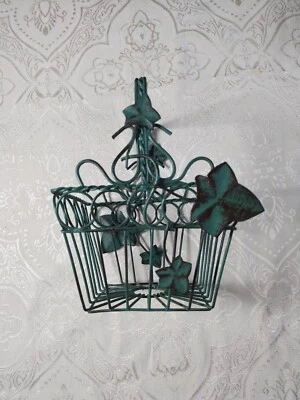 Wire Basket – Decorative with Ivy leaves. Green. Square shaped. - Image 1 of 4