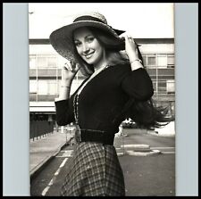 1970s JANE SEYMOUR STYLISH POSE STUNNING KEYSTONE BOND GIRL ORIGINAL PHOTO 268