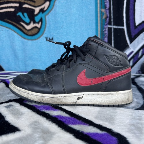 Taglia 7y Nike Air Jordan 1 Mid Nero Palestra Rosso e Bianco 554725 009