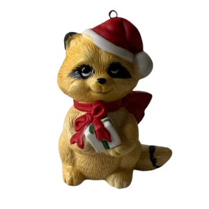 Raccoon Santa Hat Gift Christmas Ornaments GUC - Imagen 1 de 4