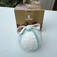 Lladro 2010 Ball Ornament (Bola Navidad) White & Turquoise with original box