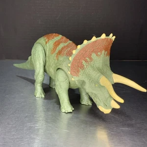 Figura de dinosaurio Jurassic World Dominion Roar Strikers Triceratops sonido Mattel - Imagen 1 de 13