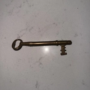 Vintage Unmarked Offset Brass Skeleton Key Approx. 3 7/8" - Picture 1 of 4