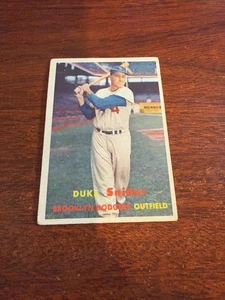 1957 Topps #170 Duke Snider Salón de la fama. En muy buen estado (arruga) - Imagen 1 de 2