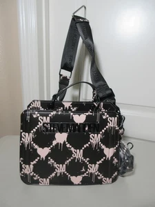 BOLSO DE MANO/HOMBRO STEVE MADDEN BEVELYN NEGRO con CORAZONES LILAS NUEVO CON ETIQUETAS - Imagen 1 de 16