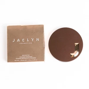 Jaclyn Cosmetics Sun Bathe gepresster Bronzer Daycation neu im Karton - Bild 1 von 3
