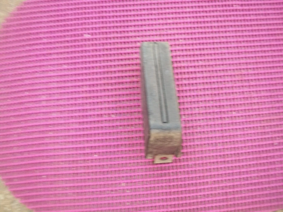 Protector de parachoques de goma delantero izquierdo Buick Skylark 1984 1985 nuevo de Lote Antiguo GM 1262895 Foto 1 de 1