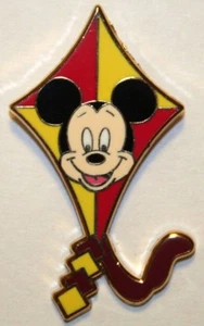Disneyland Resort Cast Lanyard Serie 3 - Cometa - Mickey - Imagen 1 de 1
