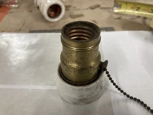 Bryant Vintage Porcelain Switch Light Bulb Socket - Picture 1 of 3