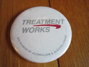 Vtg TREATMENT WORKS NY Div of Alcohol Abuse Pin Button Alcoholism FREE SHIP - Picture 1 of 4