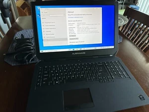 Alienware 17R2 Laptop 2.5GHz i7-4710HQ 8GB 1TB SSD GEForce GTX 970M - Picture 1 of 9