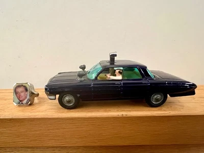 VINTAGE CORGI TOYS No 497 MAN FROM UNCLE ORIGINAL WAVERLEY FLICKER RING + CAR - Image 1 of 4