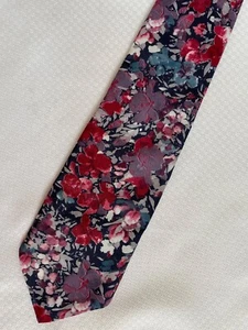 Oleg Cassini Floral Bouquet Polyester Necktie - Picture 1 of 3