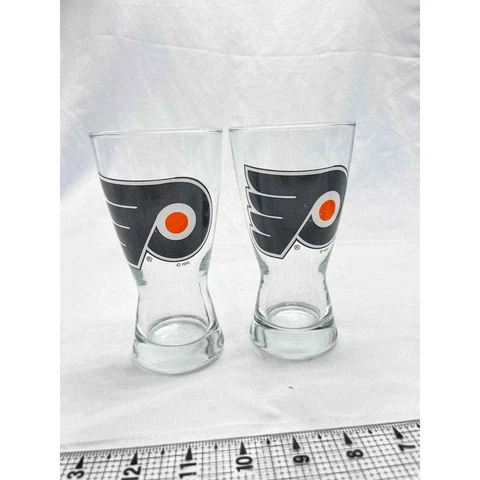VTG set of two Philadelphia Flyers tumblers Cover