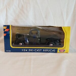 1941 Plymouth Pickup Truck Motor Max Die-cast 1:24  Green Collector's Edition
