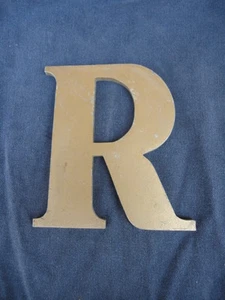 Grande lettera alluminio ""R"" finitura anodizzata oro - Foto 1 di 3