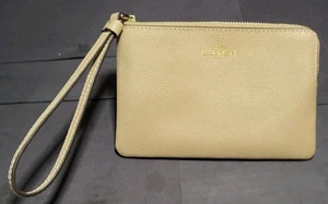 COACH Corner Zip Wristlet Pebble Leather Wallet Small Pouch Tan Beige Nude NWT - Picture 1 of 5