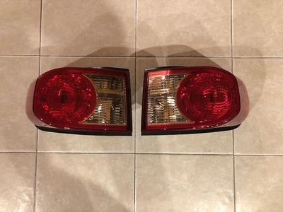 Par de luces traseras izquierda derecha Toyota FJ Cruiser 2007-2014 OEM Foto 1 de 3
