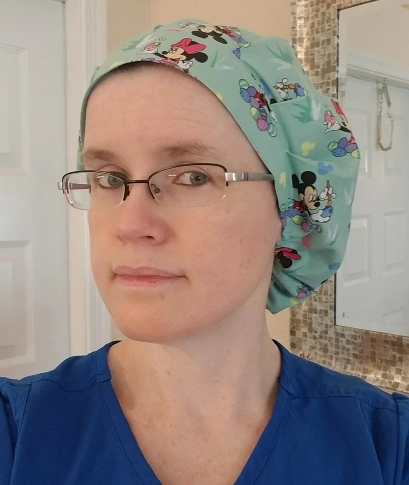 女士 Bouffant 手术帽 - 迪士尼 Mickey Minnie 绿色 - 美国手工制作 — 第 1/4 张图片