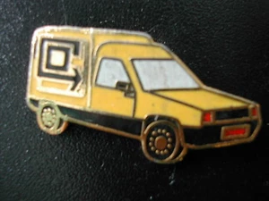 * PIN'S PIN VOITURE JAUNE - Picture 1 of 1