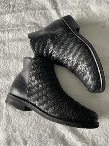 Vintage 90’s Cole Haan Basket Weave Leather Ankle Boots. Sz 6.5 - Picture 1 of 13