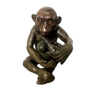 Antike kaltbemalte Metallfigur eines Affen mit Affenbaby, unsigniert. - Bild 1 von 8