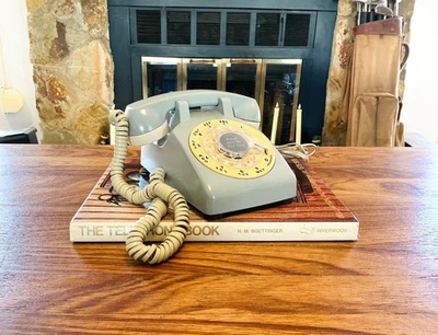 Teléfono de marcación giratoria vintage Stromberg Carlson FUNCIONANDO, teléfono gris y tostado Foto 1 de 4