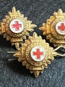 3 X CRUZ ROJA 2 X PIPAS DE HOMBRO/COLLAR VINTAGE ST JOHN AMBULANCIA - Imagen 1 de 6