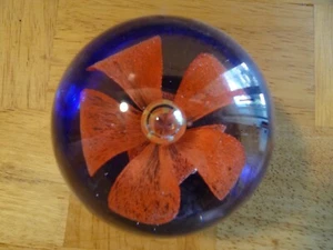 PAPERWEIGHT Blown Art Glass Red Flower Blue Base Controlled Bubble 2" VGC - Picture 1 of 6