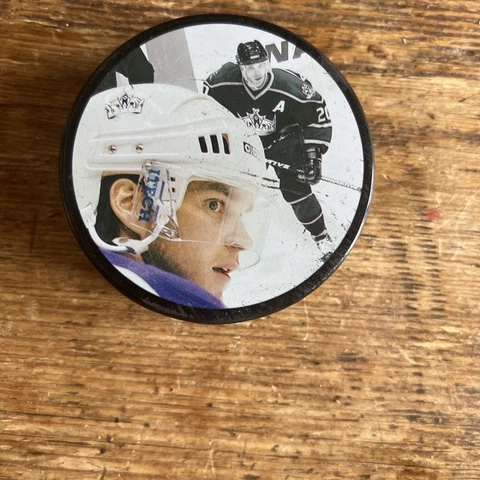 LUC ROBITAILLE  #20  Los Angeles Kings  PHOTO HOCKEY PUCK - WE ARE THE KINGS SGA Cover
