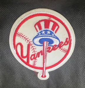 SQUADRA DI BASEBALL NEW YORK YANKEES~ FERRO RICAMATO VINTAGE SU TOPPA - Foto 1 di 2