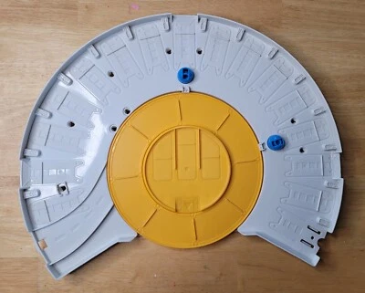 1 X Hot Wheels Super Ultimate Garage Replacement Parts White And Yellow Platform - Image 1 of 4