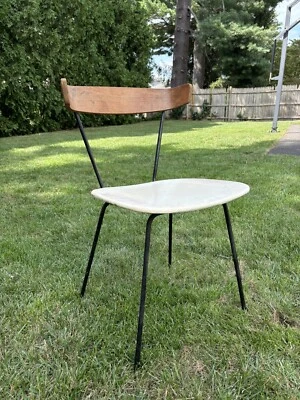 Silla auxiliar moderna de mediados de siglo de hierro forjado y madera  Foto 1 de 4