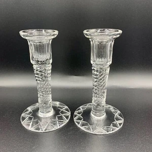 Candelabros remolino cuerda vidrio prensado vintage base redonda - 6" de alto - Imagen 1 de 4