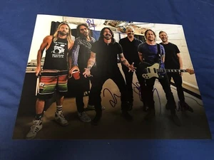 FOO FIGHTERS SIGNED AUTOGRAPHED 11X14 PHOTO TAYLOR NATE PAT RAMI PROOF RARE - Bild 1 von 9