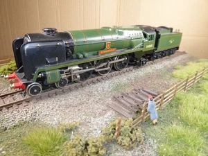 Hornby Dublo  00 Gauge  2-Rail West Country Class Steam Loco/Tender 34005  Green - Picture 1 of 13