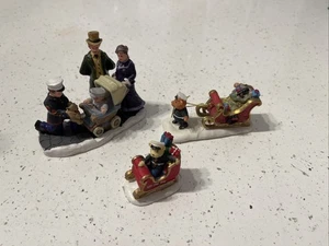 Tiempo de vacaciones ~ Juguetes para niños ~ Soldados marinos Pueblo de Navidad Osos de peluche Trineo - Imagen 1 de 11
