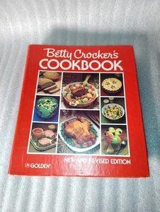 Betty Crocker's Cookbook 1975 New and Revised Edition Golden Publisher - Picture 1 of 5