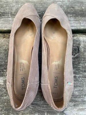 TOMS Women's 9.5 Ballerina Flats Shoes Pointed Toe Taupe Y2K  Peasant Career - Image 1 of 4