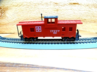 TYCO HO Scale 33' Santa Fe A.T.&. S.F. Center Cupula Caboose w/Stovepipe Chimney - Image 1 of 4