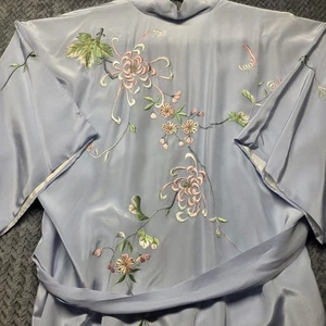 Accappatoio kimono vintage made in Japan seta blu chiaro ricamato cintura donna 41” - Foto 1 di 10