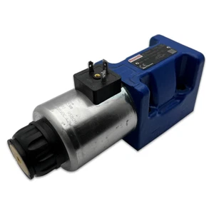 R901336181 4WE 10 D5X/EG205N9K4/M Bosch Rexroth Magnetwegeventil solenoid valve - Picture 1 of 6