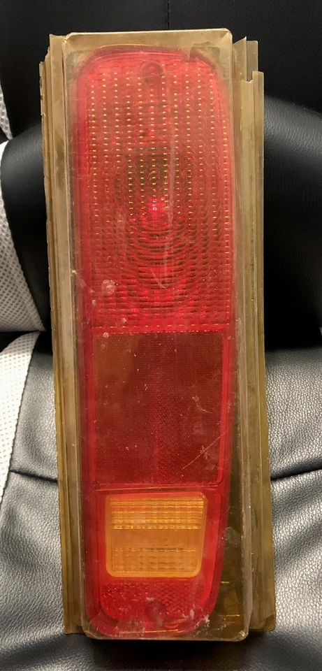 Conjunto de lanterna traseira direita NORS para picape Ford 1973-79 e van Econoline Bronco - Imagem 1 de 1