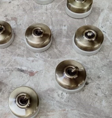 古董饰面 6 黄铜和陶瓷 1 路电动开关按钮套装 PLAIN 装饰 — 第 1/4 张图片