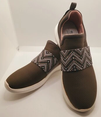 Женские кроссовки Clarks модель Cloudsteppers Nova Way цвет оливковый с бисером без застежек размер 7,5 новые без коробки - Изображение 1 из 4