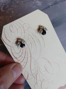 Orecchini post vintage nero chiaro strass tono oro metallo miele ape insetto - Foto 1 di 6