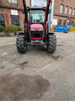 Traktor Massey Ferguson mit Frontlader - Bild 1 von 4